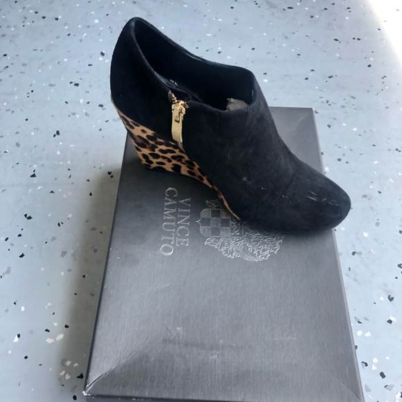 VC Dollys black and leopard suede size 7 bootie - Picture 3 of 4